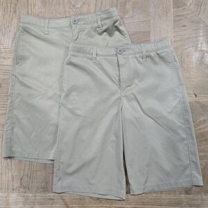 UNDER ARMOUR Heatgear Boys  Shorts In Barley, Size 14